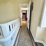 Chateau Avec Piscine Aux Portes De Bordeaux - Parc Arbore & Chambres Elegantes *