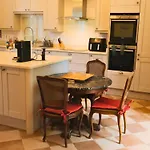 Lantställe Chateau Avec Piscine Aux Portes De Bordeaux - Parc Arbore & Chambres Elegantes *