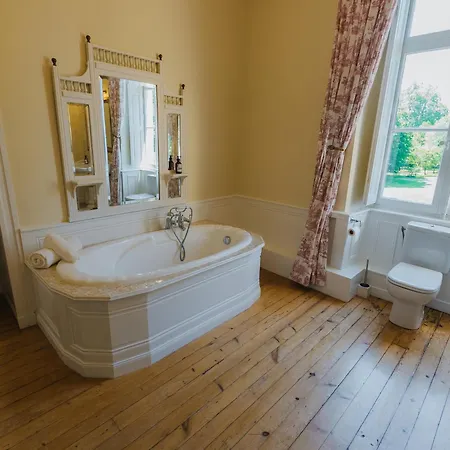 Летний дом Vivez La Vie De Chateau Aux Portes De Bordeaux