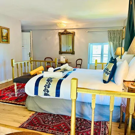 Château Avec Piscine Aux Portes De Bordeaux - Parc Arboré&chambres élégantes *